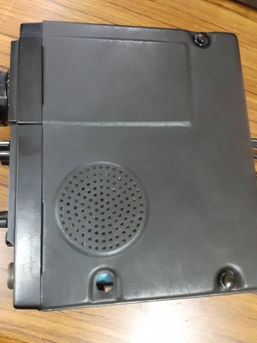 【レストアにいかが】 ICOM IC-202A 2mSSB/CW 3W 【中古・通電確認品】_固定用ラッチ無し