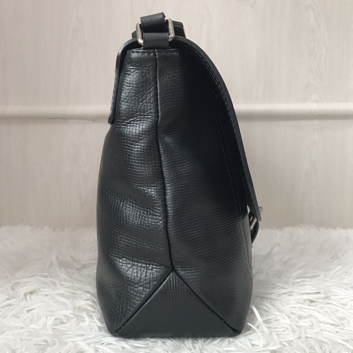  превосходный товар /A4* Louis Vuitton LOUIS VUITTONyutaoma - сумка "почтальонка" сумка на плечо мужской бизнес кожа натуральная кожа черный чёрный 