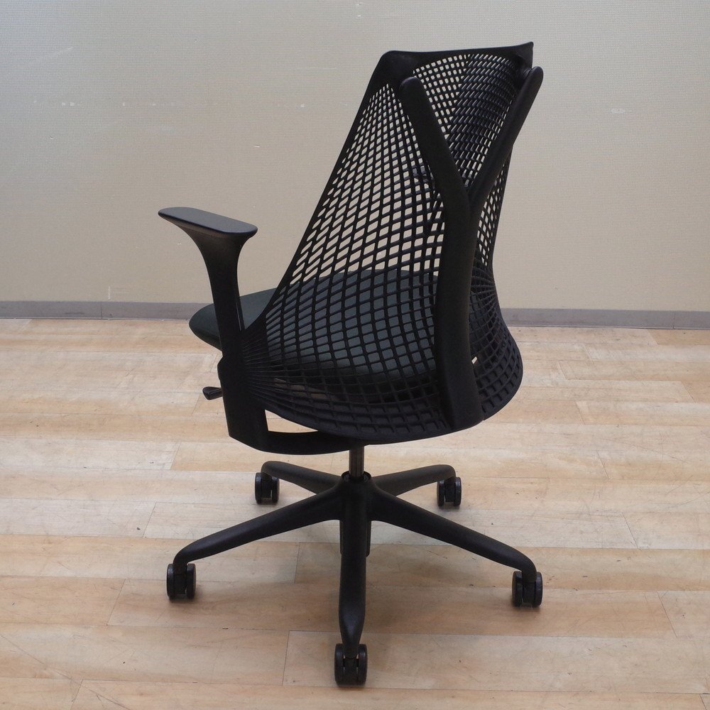 ハーマンミラー Herman Miller セイルチェア AS1YA23HA-0792 肘付きオフィスチェア ブラック 前傾チルト EG13020 中古オフィス家具の画像4