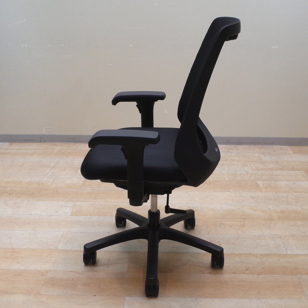 イトーキ ノナチェア KZ-330PG-T1T1 肘付きオフィスチェア ブラック 事務椅子 ロッキング メッシュ EG12913 中古オフィス家具_画像3
