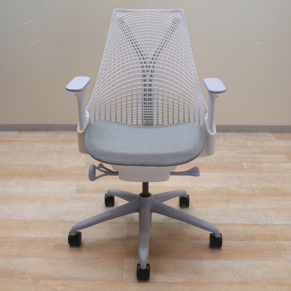 ハーマンミラー Herman Miller セイルチェア 肘付きオフィスチェア ホワイト/グレー 事務椅子 パソコンチェア EG13018 中古オフィス家具の画像2