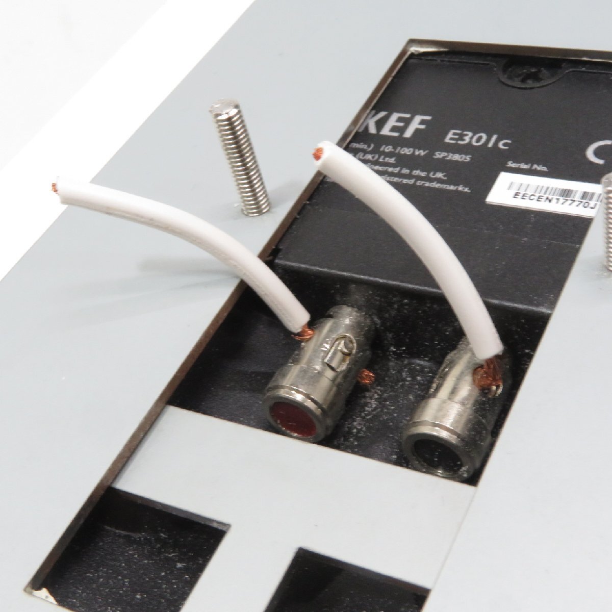 KEF ケフ E301c マイクスピーカー ホワイト 動作未確認 2ウェイバスレフ型 スピーカーシステム 音楽 OA機器 YH12415 中古オーディオ機器