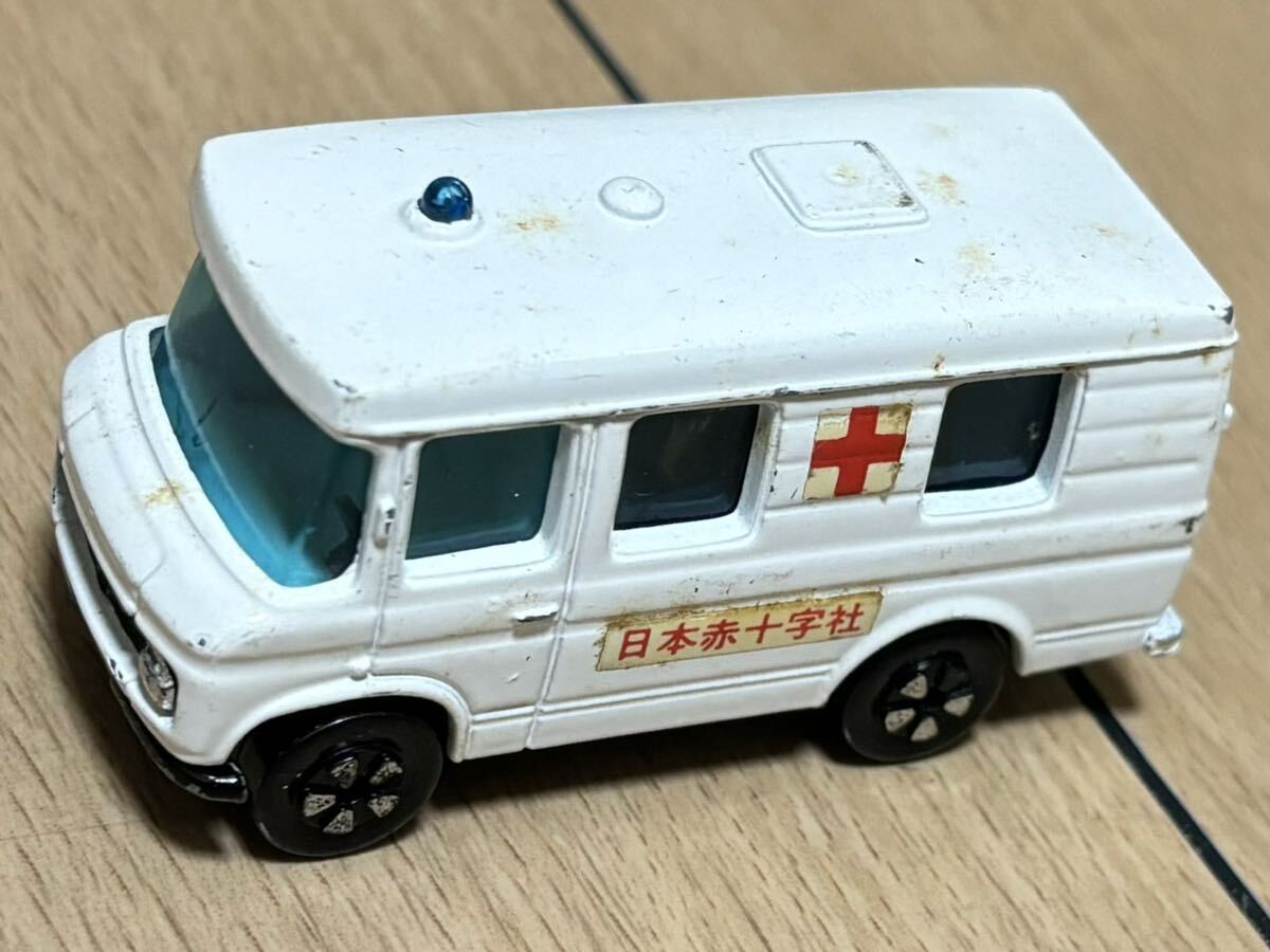 プレイアート 香港製 ベンツ （救急車） トミカサイズ の画像1