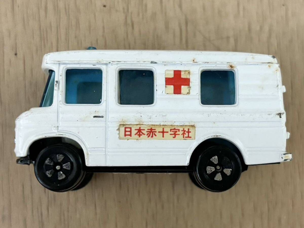 プレイアート 香港製 ベンツ （救急車） トミカサイズ の画像4