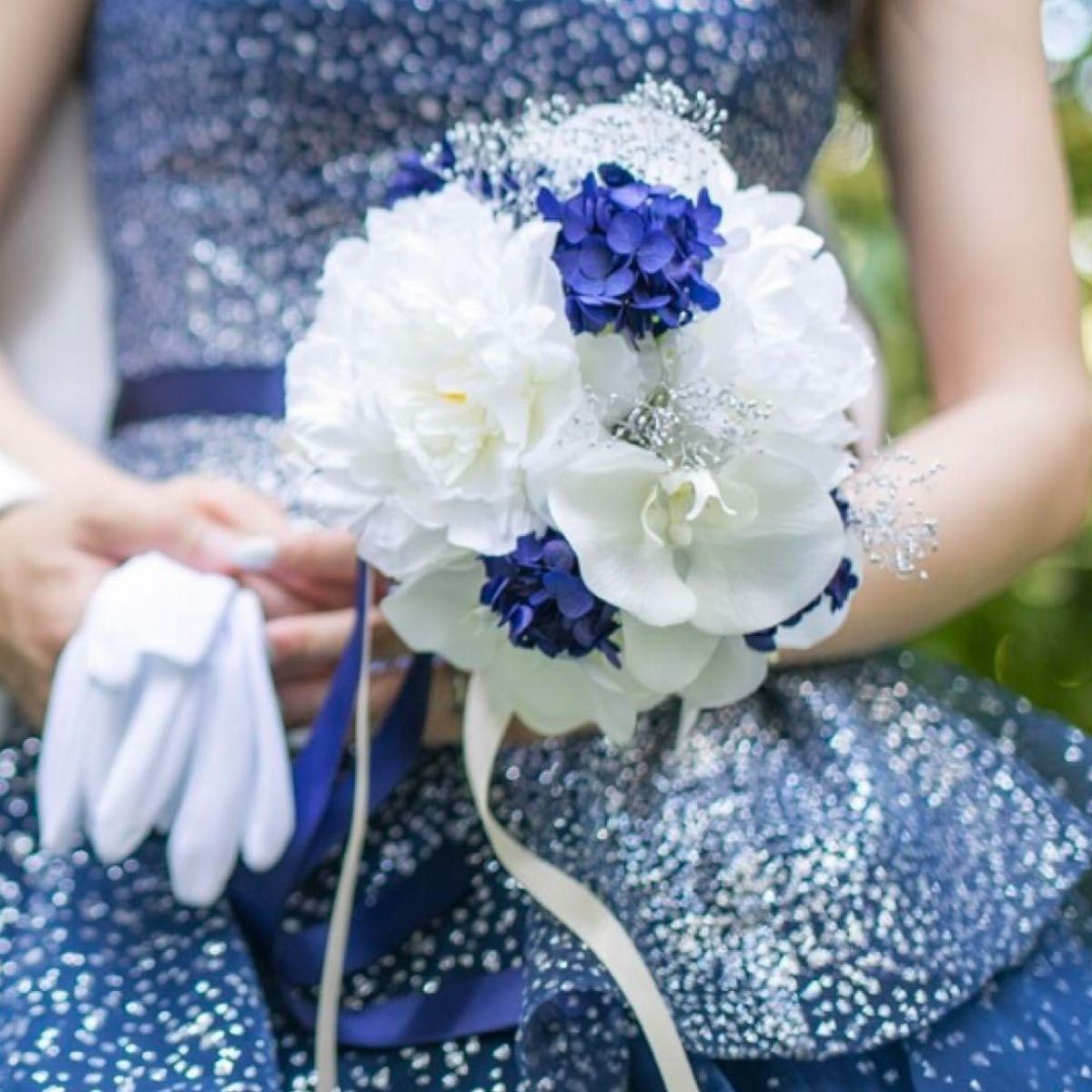 胡蝶蘭とシャクヤクのクラッチブーケ ブルー 結婚式 ブーケ 胡蝶蘭とシャクヤクのクラッチブーケ ブルー 結婚式 ブーケ