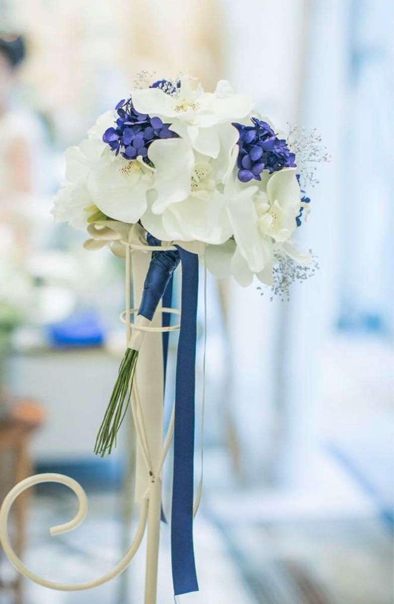 胡蝶蘭とシャクヤクのクラッチブーケ ブルー 結婚式 ブーケ 胡蝶蘭とシャクヤクのクラッチブーケ ブルー 結婚式 ブーケ