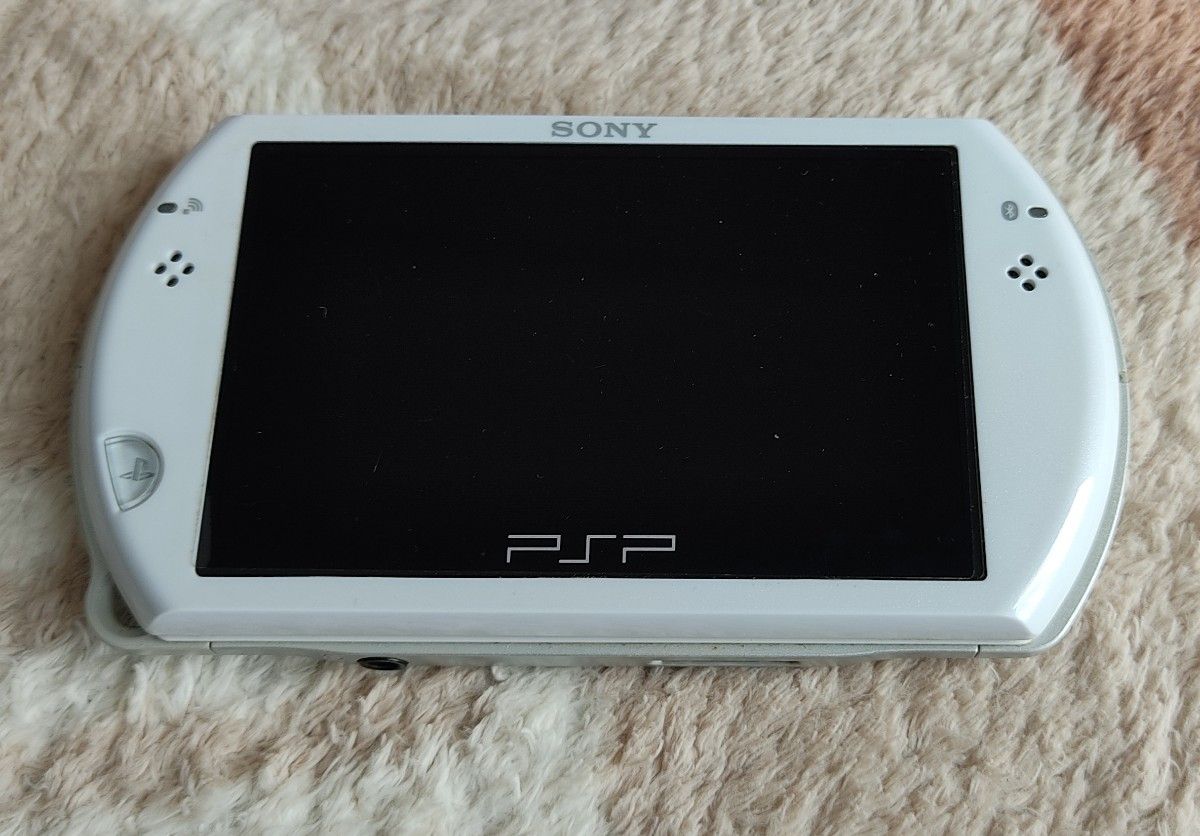 プレイステーションポータブルGO(PSP-N1000) 本体
