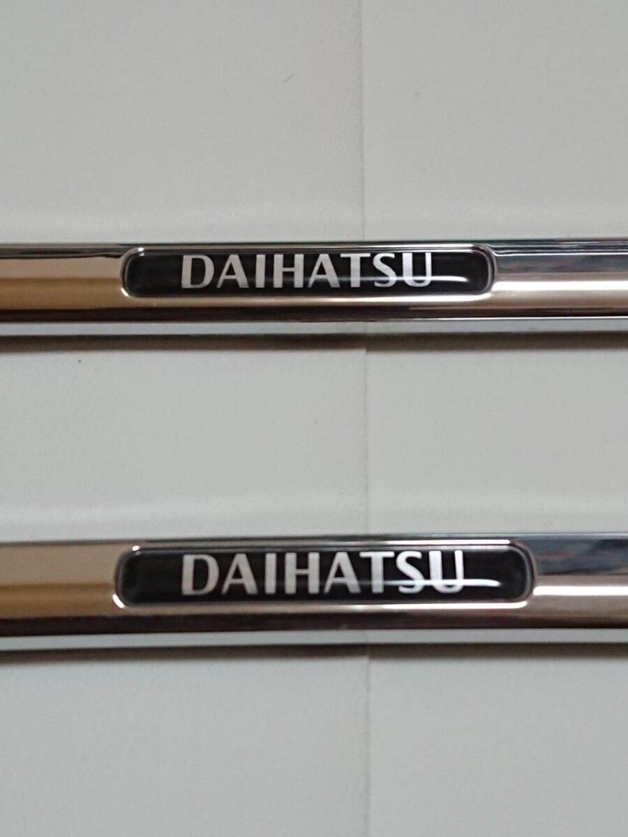 DAIHATSU シルバーメッキ ナンバーフレーム現行品 2枚セット磨き済みです ダイハツ車に