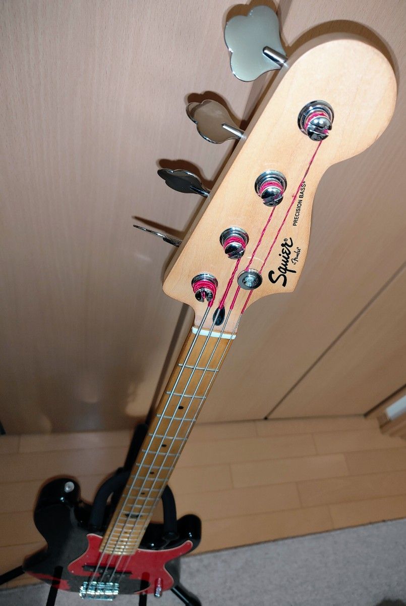 Squier by fender　Pete Wentz Precision Bass
