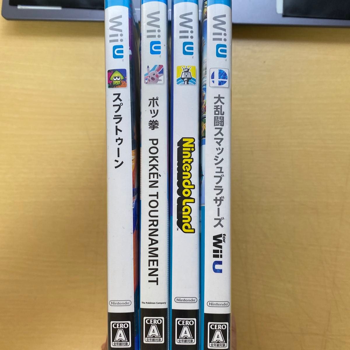 WiiU ソフト4本セット　ニンテンドーランド　スマブラ　スプラトゥーン　ポッ拳