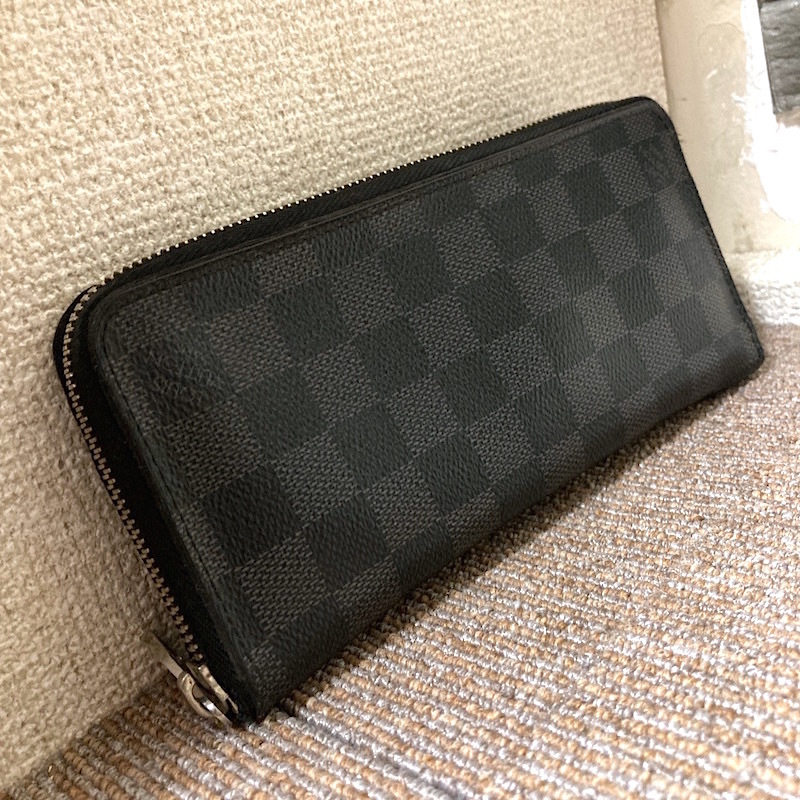 133Y240401M超美品 LOUISVUITTON ルイヴィトン ダミエ グラフィット ジッピーウォレット ヴェルティカル メンズ 財布 検 ウォレット N63095の画像2