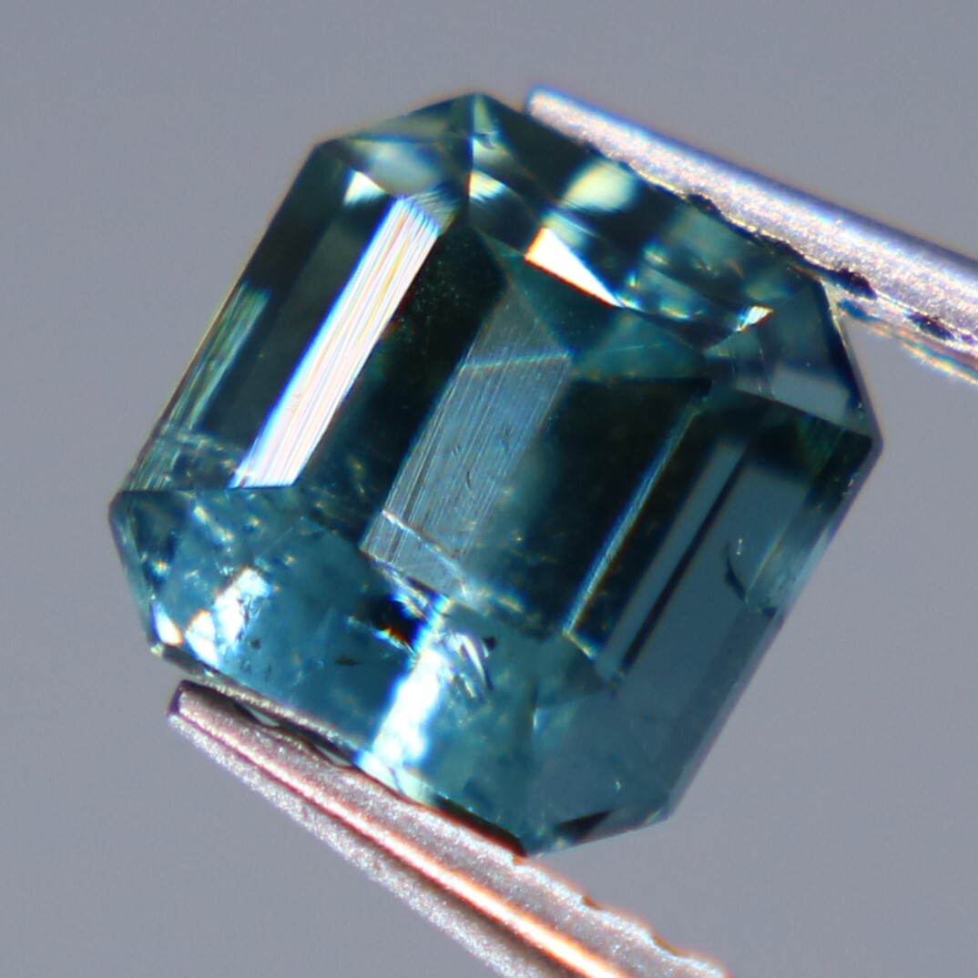  натуральный турмалин 0.85ct[P139]