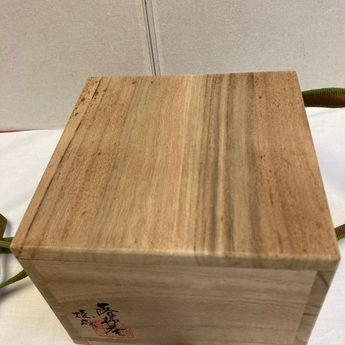 桐生地茶碗箱　深さ9cm 内寸13×13cm