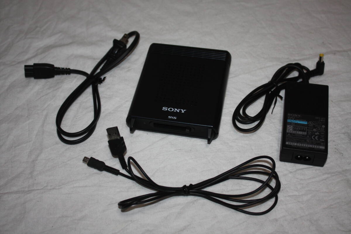送料無料 SONY SBAC-US10 美品 SxSメモリーカード USBリーダー 送料無料 SONY SBAC-US10 美品 SxSメモリーカード USBリーダー