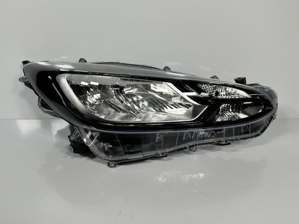 極美品/破損キズなし/低走行 アクア MXPK10 MXPK11 純正 右ヘッドライト 右ライト RH LED 81105-52N70 52-335 打刻X4 管理21165_きれいです