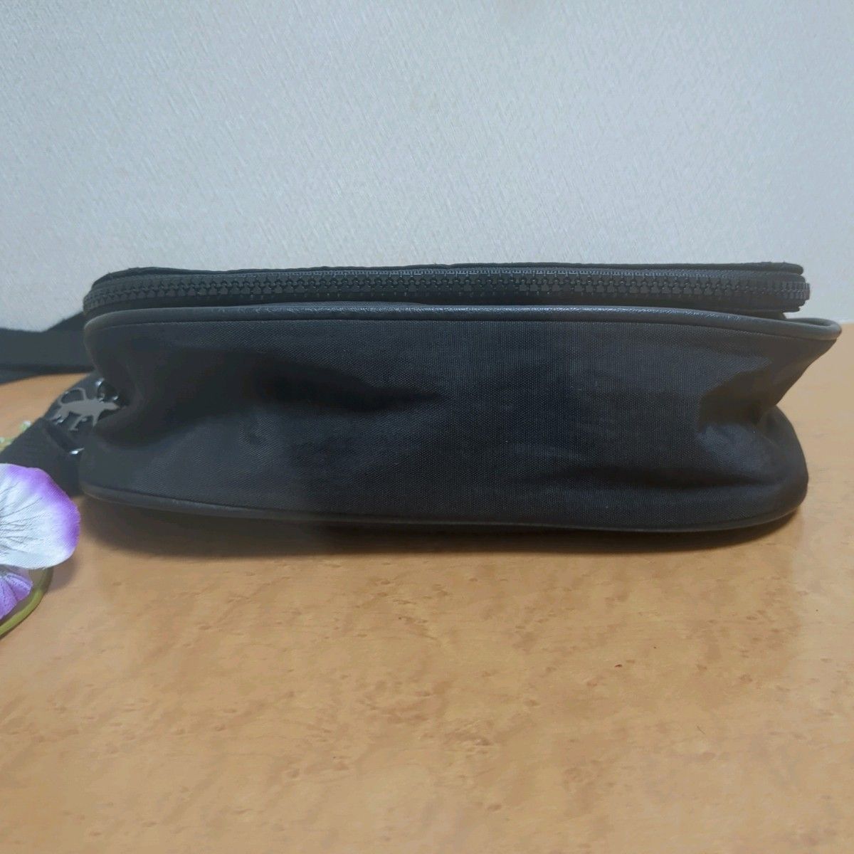 【極美品】KIPLING キプリング ショルダーバッグ 編み込みデザイン  ブラック キーホルダー 軽量 未使用級 トラベル 鞄