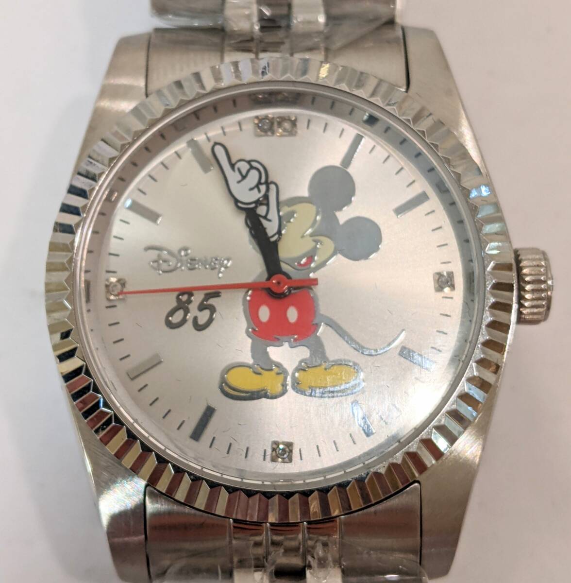 【11318】未使用 美品 Disney ディズニー 85周年 クオーツ 腕時計 ミッキー 文字盤 ダイヤ付 アナログ 3針 SS メンズ 男性 レディース 女性の画像3