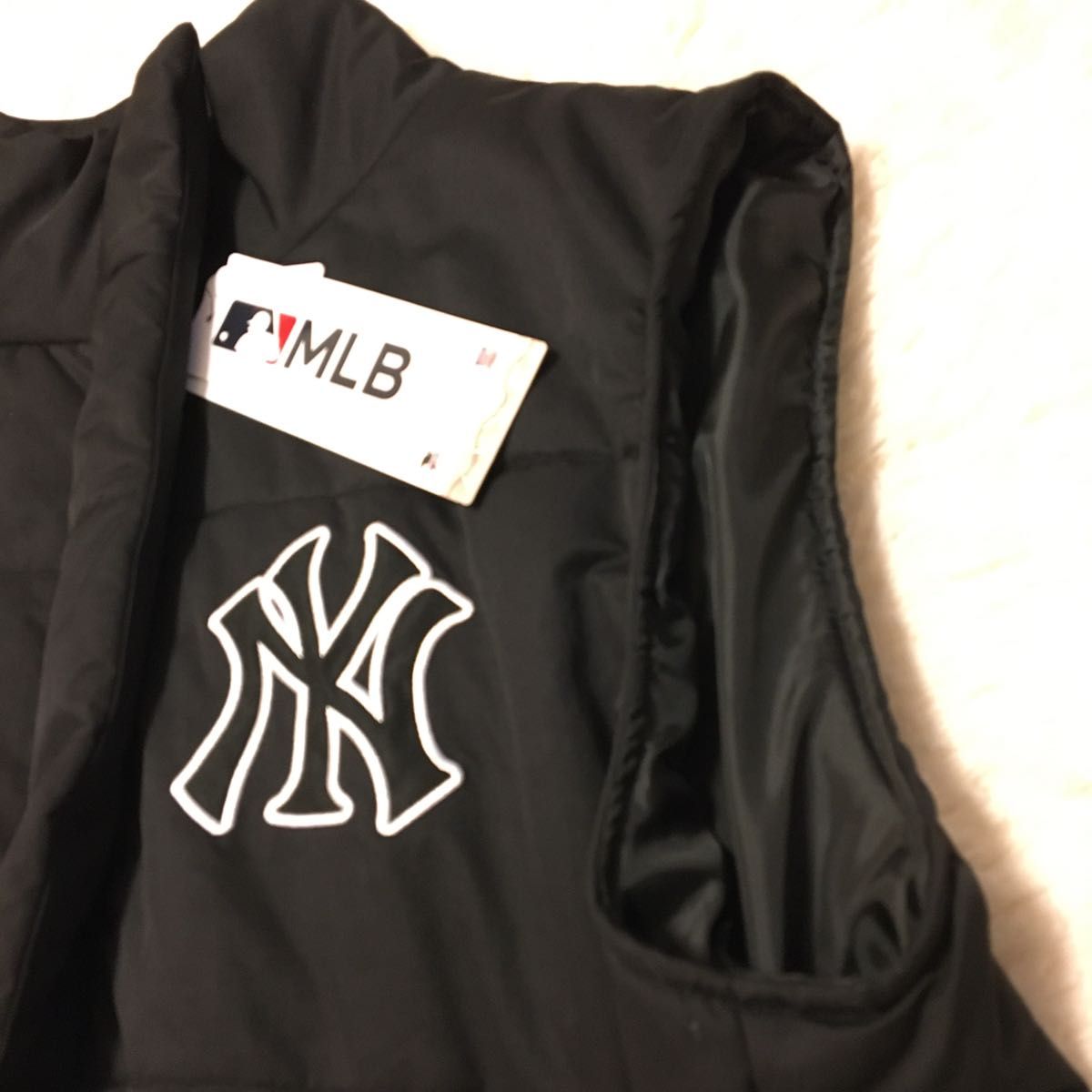 新品　MLB  ニューヨークヤンキース　ロゴ　ダウンベスト 中綿ベスト　メンズ　レディース
