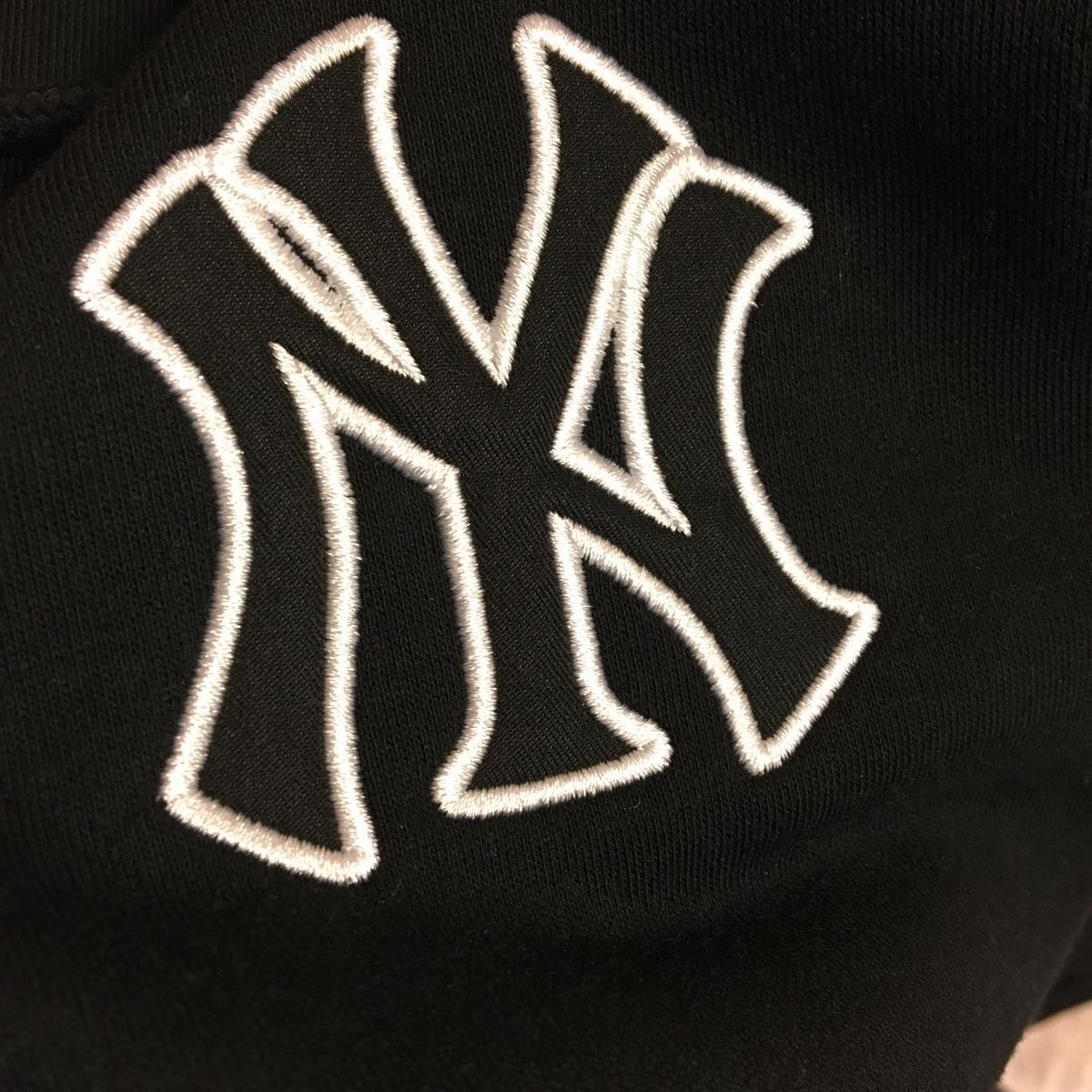 新品　MLB ニューヨークヤンキース　 スウェット パーカー ジップアップ ロゴ　黒　L メンズ　レディース