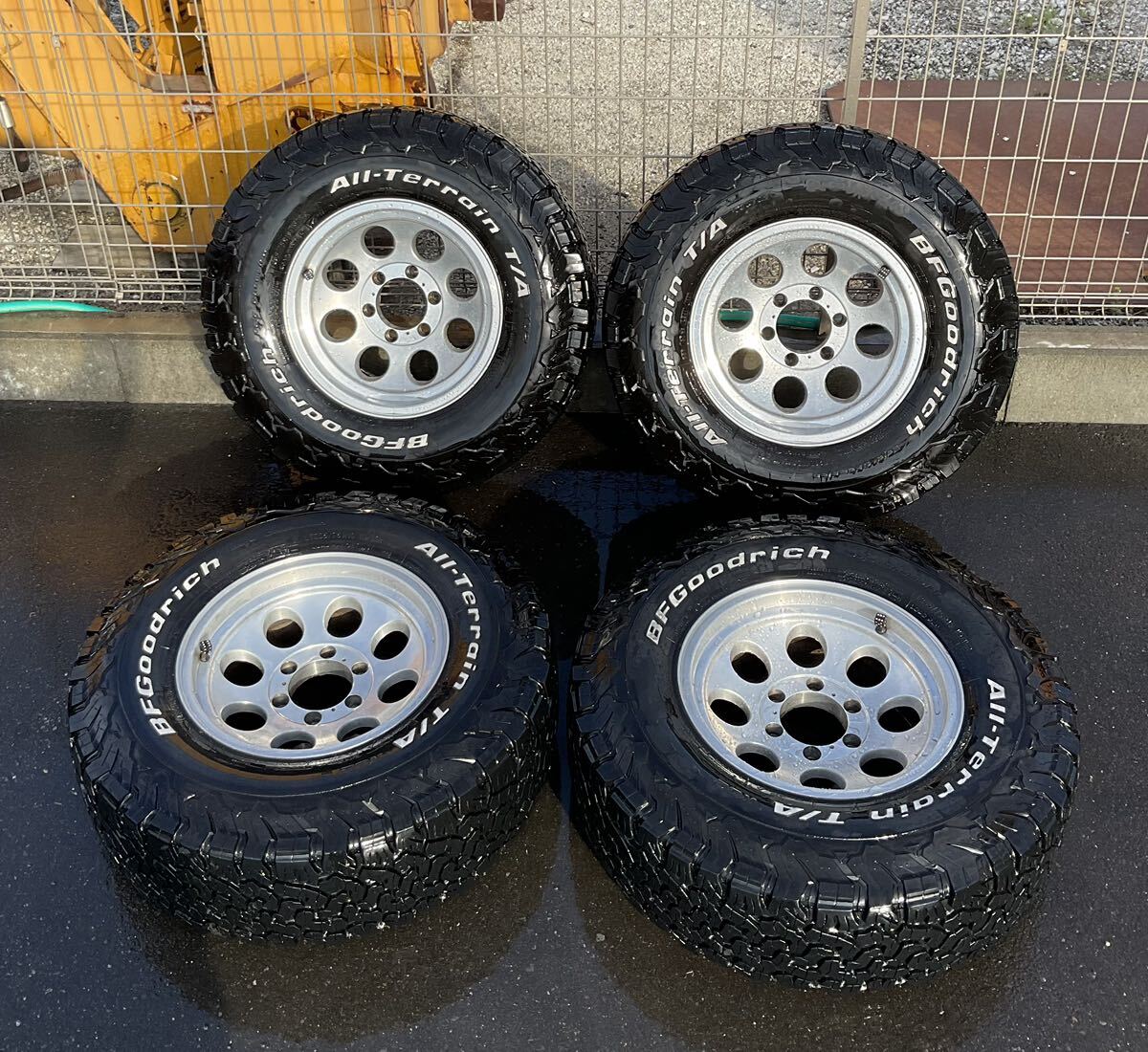 ランクル80 タイヤホイールセット 265/75R16 16インチ 6穴 ミッキートンプソン 8J オフセット-20 ランクル ランドクルーザーの画像1