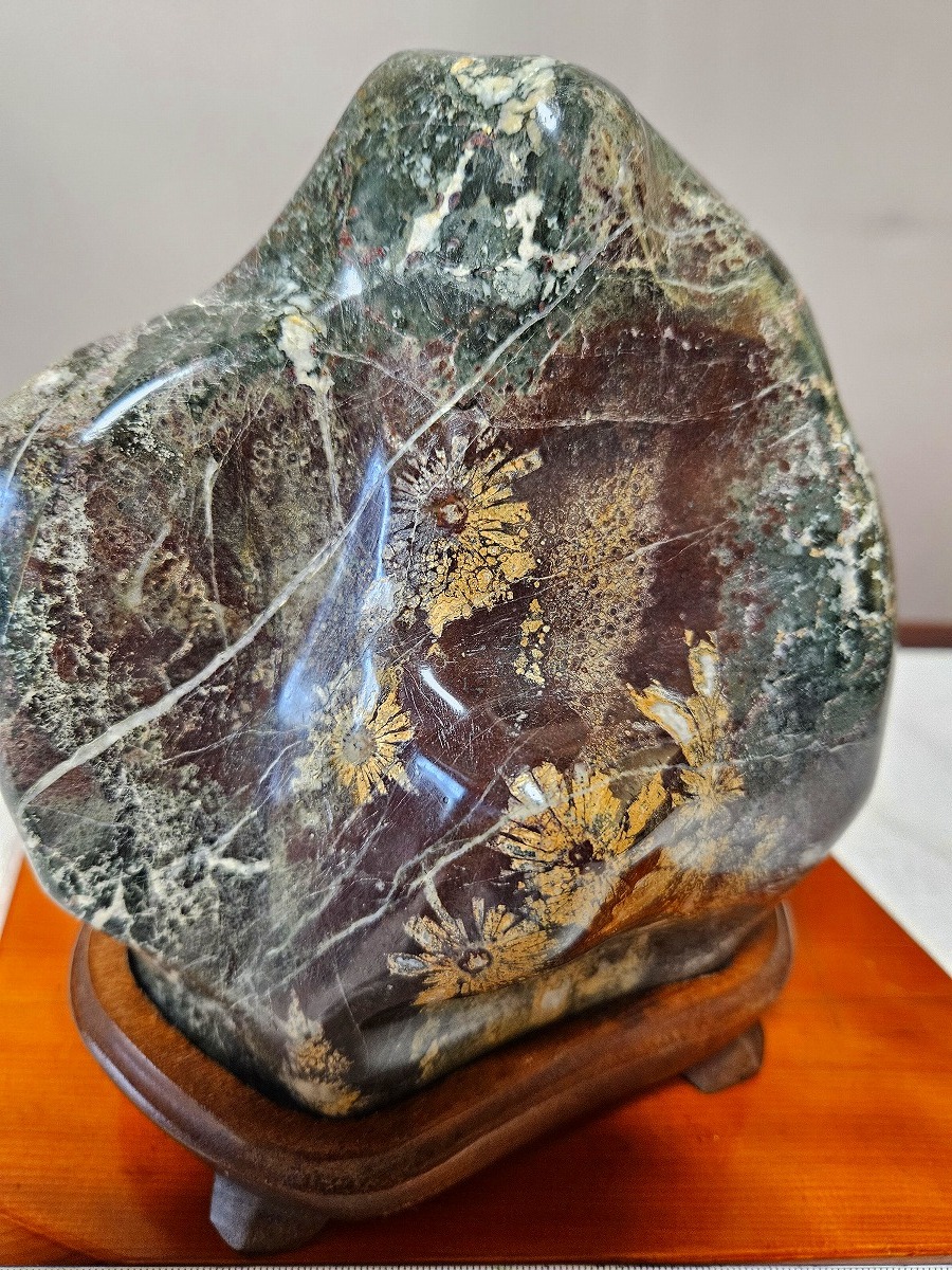 岐阜県 根尾産 菊花石 緑母岩黄金花(高さ１８cm 重さ２６６５g)と２輪の菊花石(高さ7.5cm 重さ２20g)２個セットです。の画像5