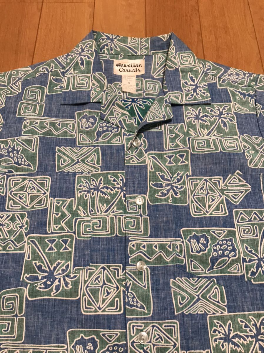 美品☆HAWAII製／70s-80sHawaiian casuals S大き目/日本M-L相当 裏使い半袖ビンテージアロハシャツ　両胸ポケット・椰子の木&BATIK模様総柄_画像3