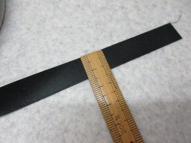 サテンテープ　　両面　　黒　　12ｍｍ巾　　長　30ｍ巻を少し使いました　リボン　手芸　　ハンドメイドなどに　_画像3