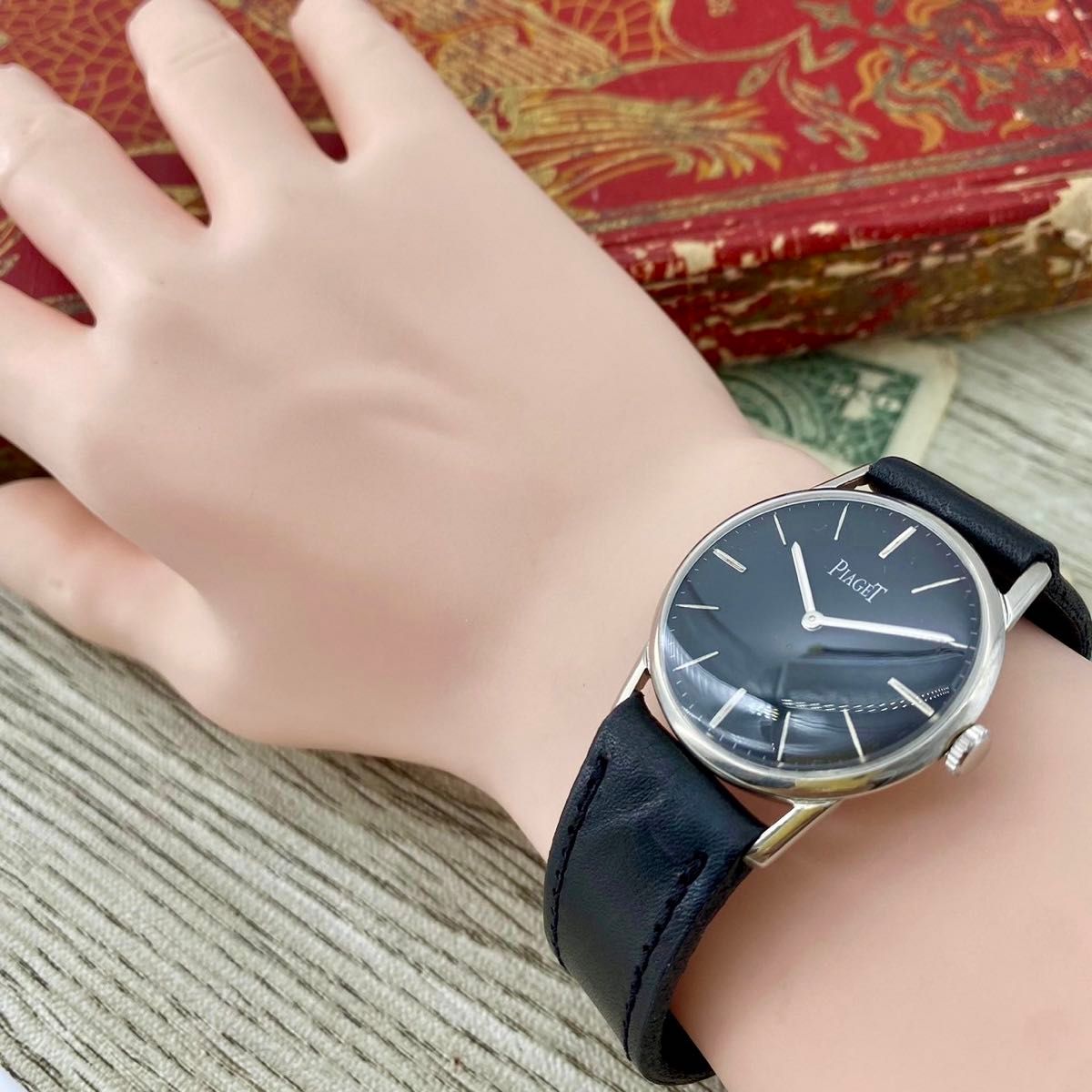 【レトロな雰囲気】ピアジェ メンズ腕時計 ブラック 二針 手巻き ヴィンテージ