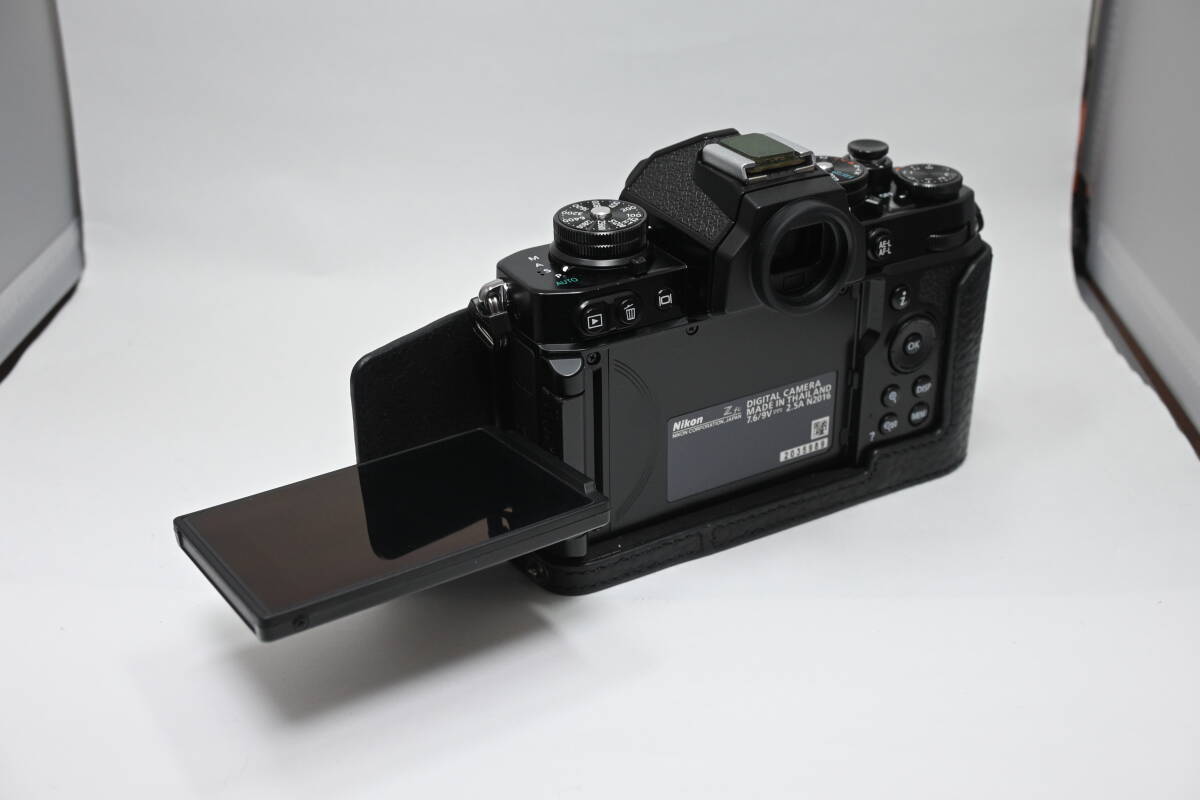 Nikon Zfc ボディ フルカスタムセット ニコン 本革ケース ジャケット 本革ストラップ 本革ホットシューカバー ブラックの画像9