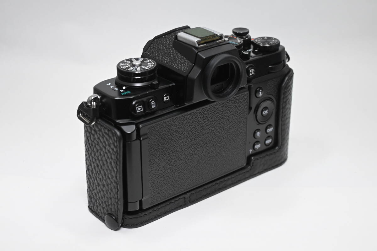 Nikon Zfc ボディ フルカスタムセット ニコン 本革ケース ジャケット 本革ストラップ 本革ホットシューカバー ブラックの画像7