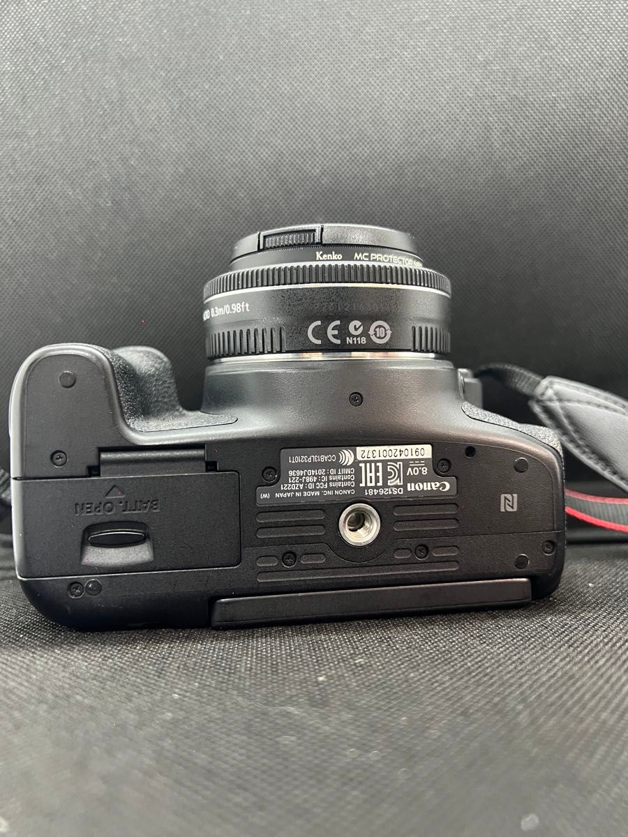 Canon Eos 8000D ボディ　EF 40mm レンズ　