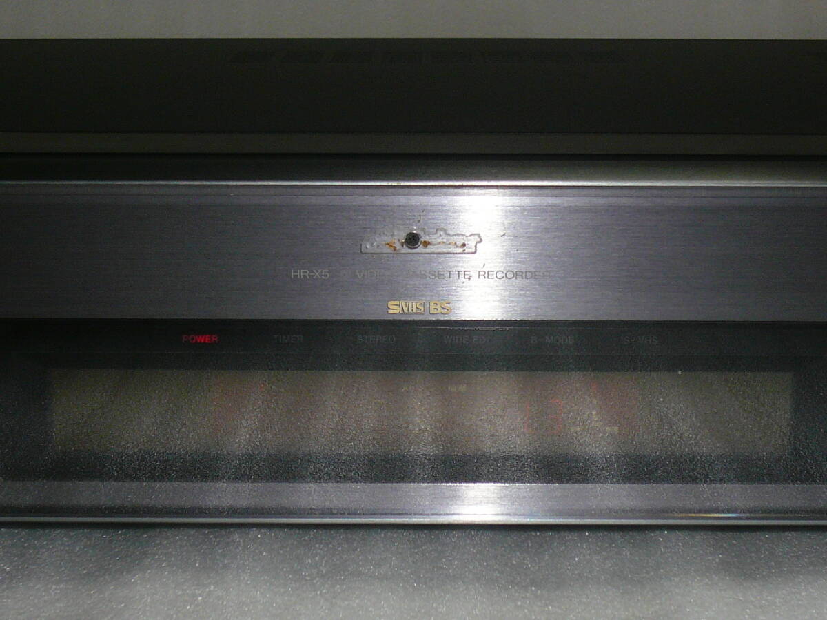 ビクター S-VHSビデオデッキ HR-X5 ジャンク品 通電不可 エンブレム欠品の画像2