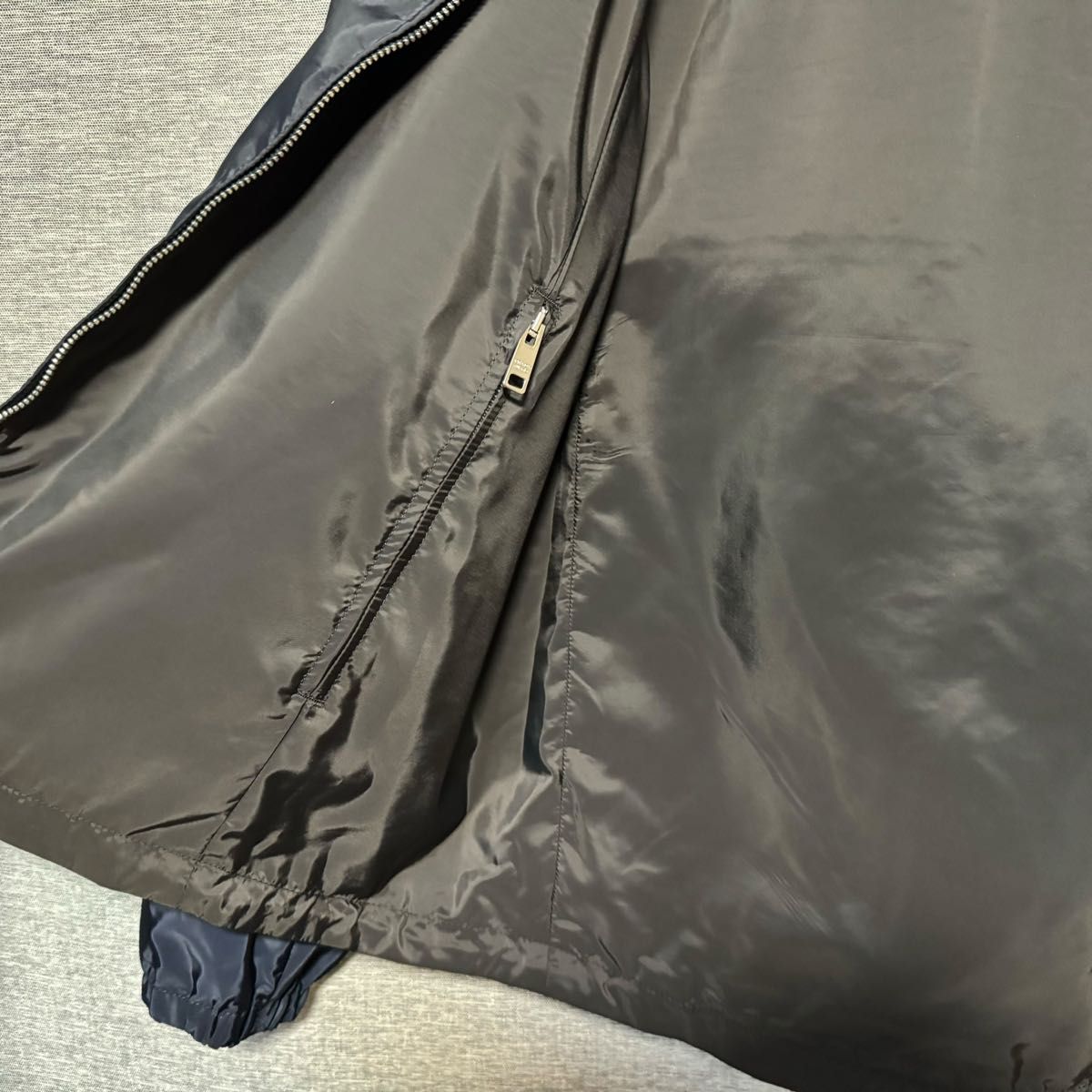 新品正規品 PRADA ナイロン ジャケット リバーシブル ブルゾン L 新品正規品 PRADA ナイロン ジャケット リバーシブル ブルゾン L