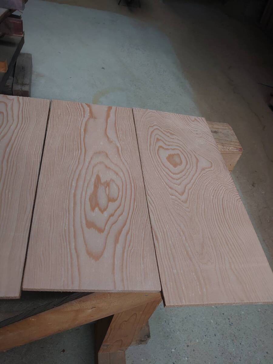 国産 栂 とが No.240402-E 無垢 乾燥材 板（長さ360～380㎜ｘ幅150㎜ｘ厚み8～10㎜）3枚 木材 DIY 棚板 小物作りにの画像5