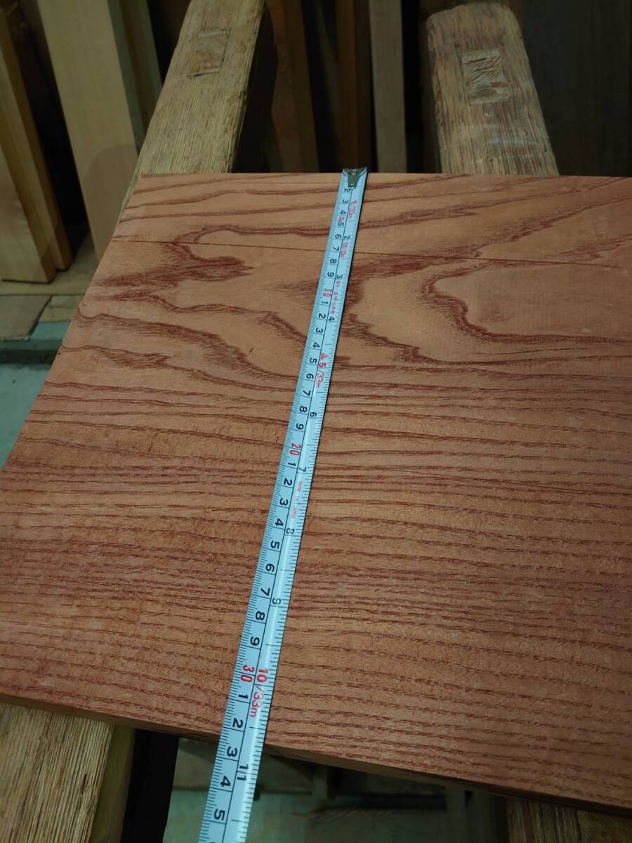 栴檀 せんだん 荒材 No.240403-A 無垢 乾燥材 板（長さ320㎜ｘ幅320㎜ｘ厚み30～38㎜）1枚 木材 DIY 棚板 小物作りにの画像2