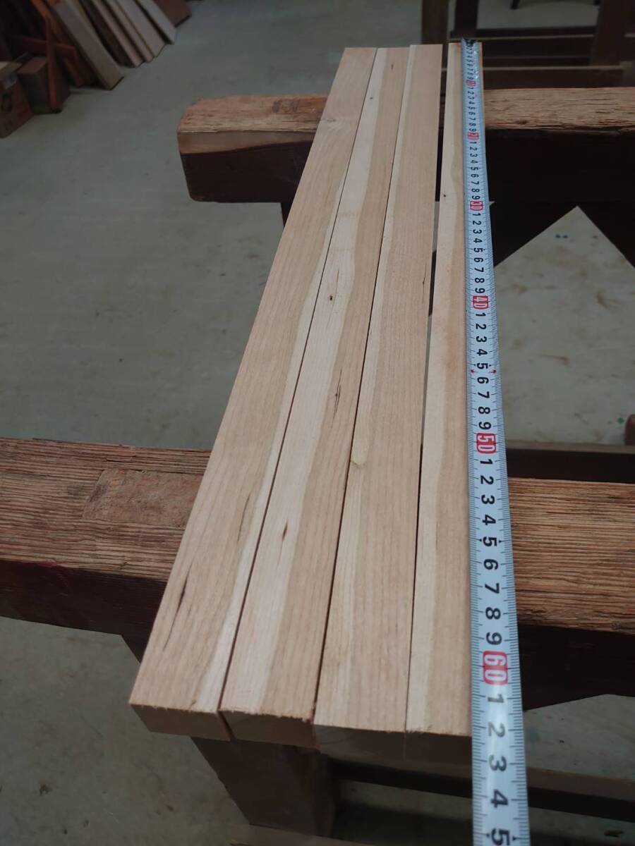 ブラックチェリー No.240426-A 無垢 乾燥材 角材（長さ620㎜ｘ幅30㎜ｘ厚み30㎜）4本 木材 DIY 棚板 小物作りにの画像1