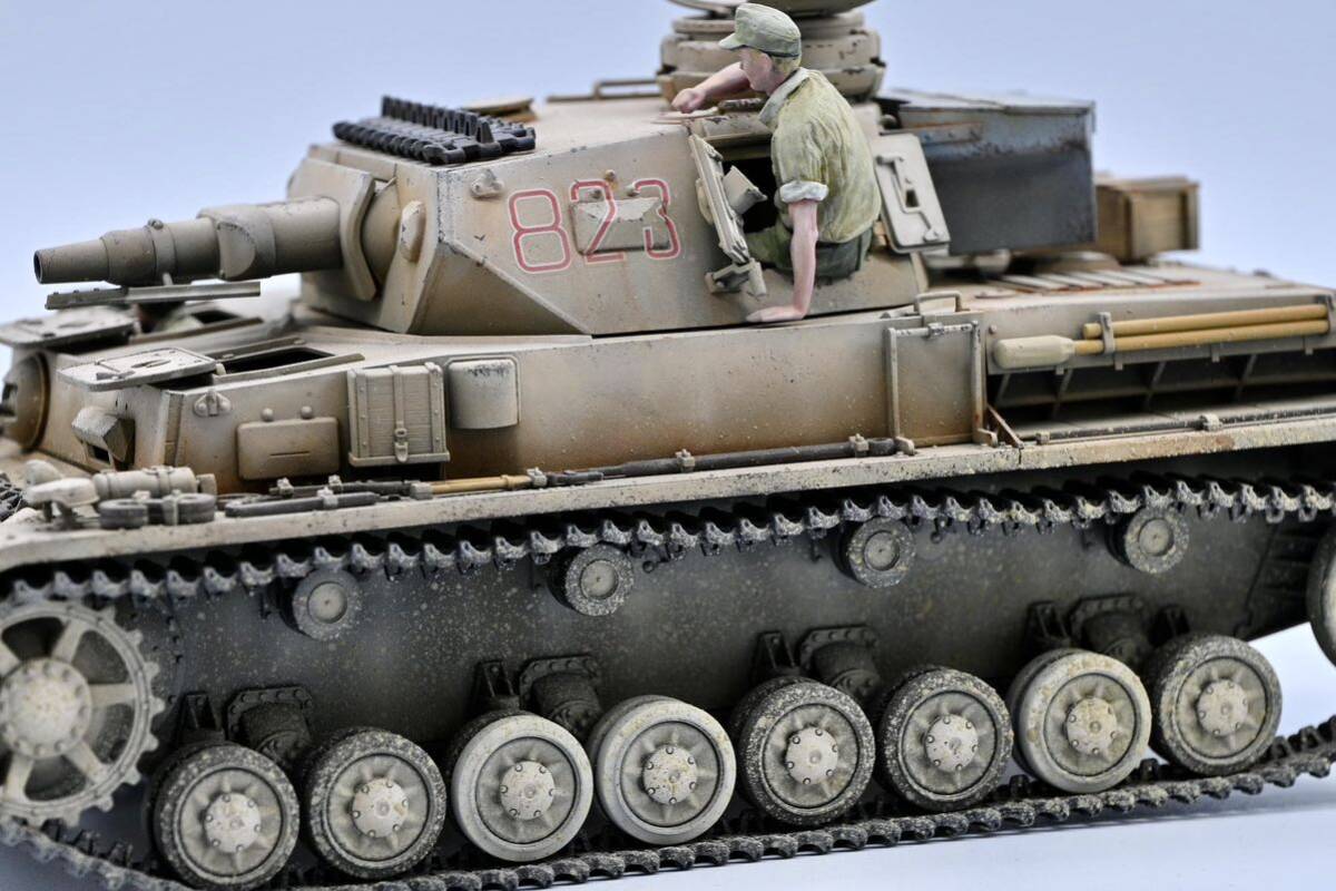 ［塗装済み完成品］タミヤ 1/35 4号戦車F型 北アフリカ戦線 アルパインミニチュア Stalingrad フィギュア６体の画像10
