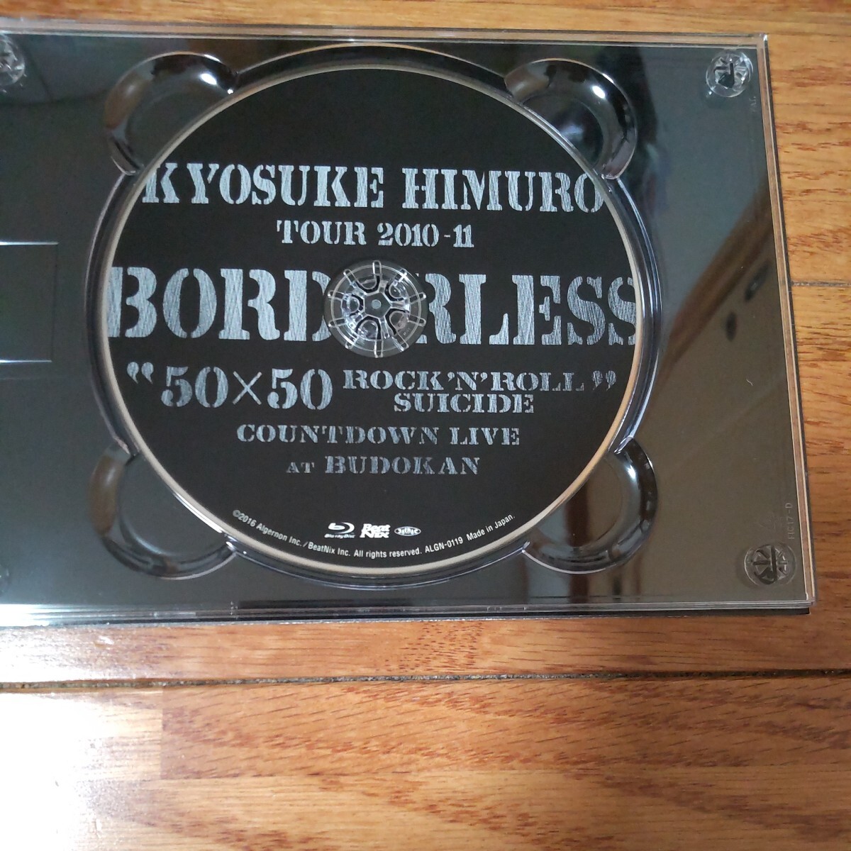 氷室京介 blu-ray TOUR 2010―11 BORDERLESS 5050 ROCK'N'ROLL SUICIDE COUNT DOWN LIVE at BUDOKAN ブルーレイ フィギュア付きの画像4