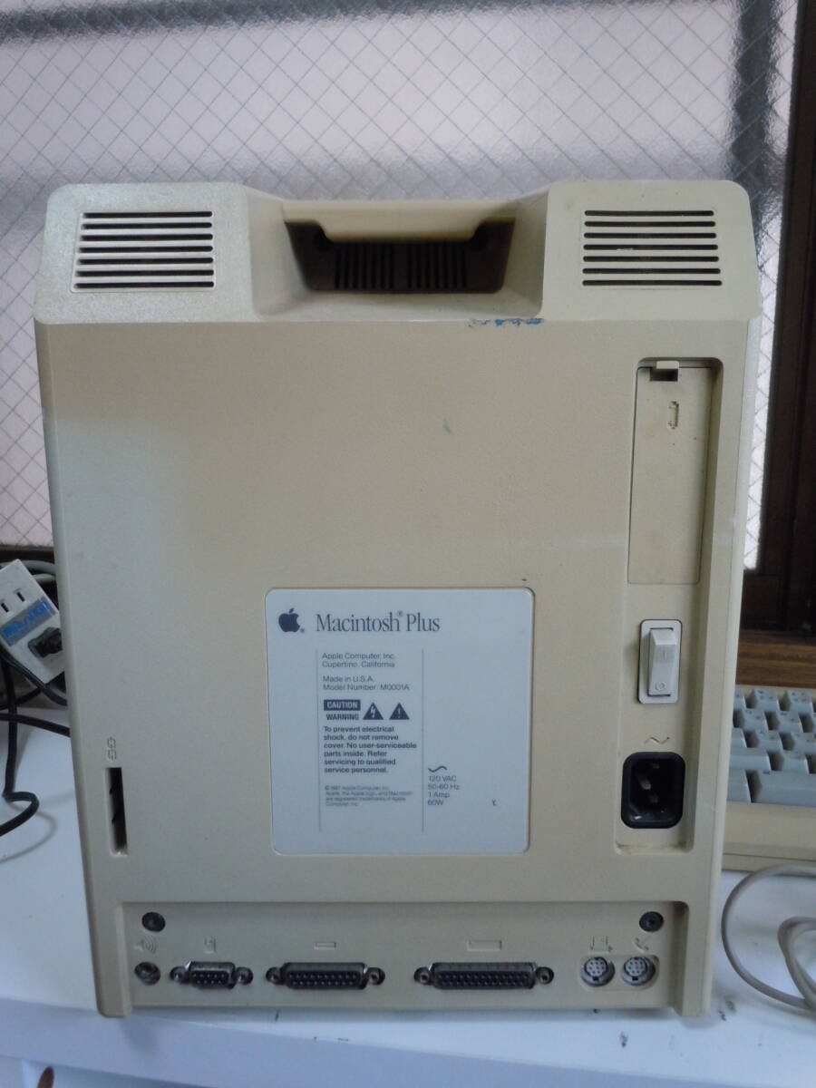 Macintosh Plus★ジャンク品★キーボード、マウス、メッシュスクリーン付★の画像3