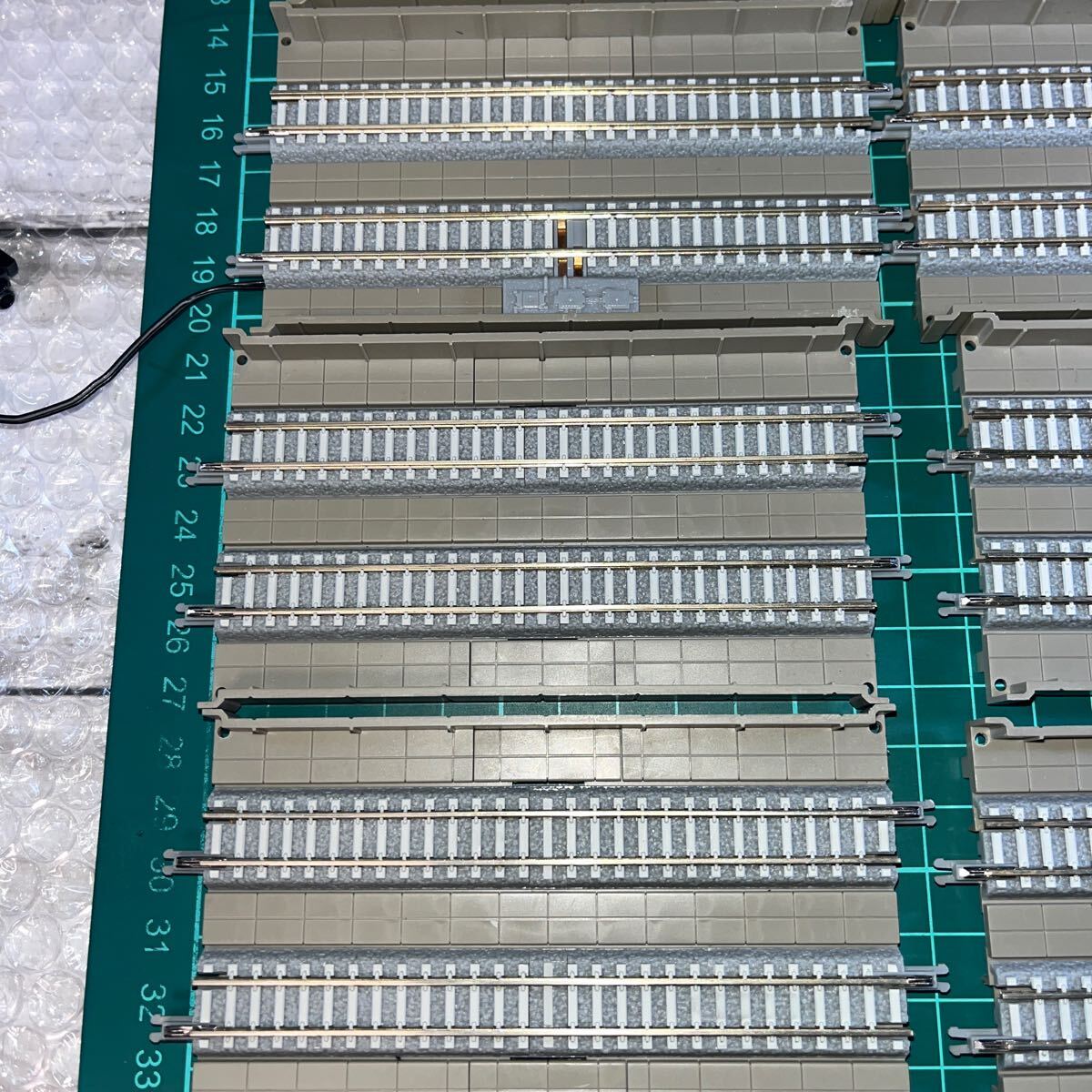 ロクハン Zゲージ 複線高架橋レール付き 220㎜２本  110㎜ 6本セット フィーダー線付の画像2