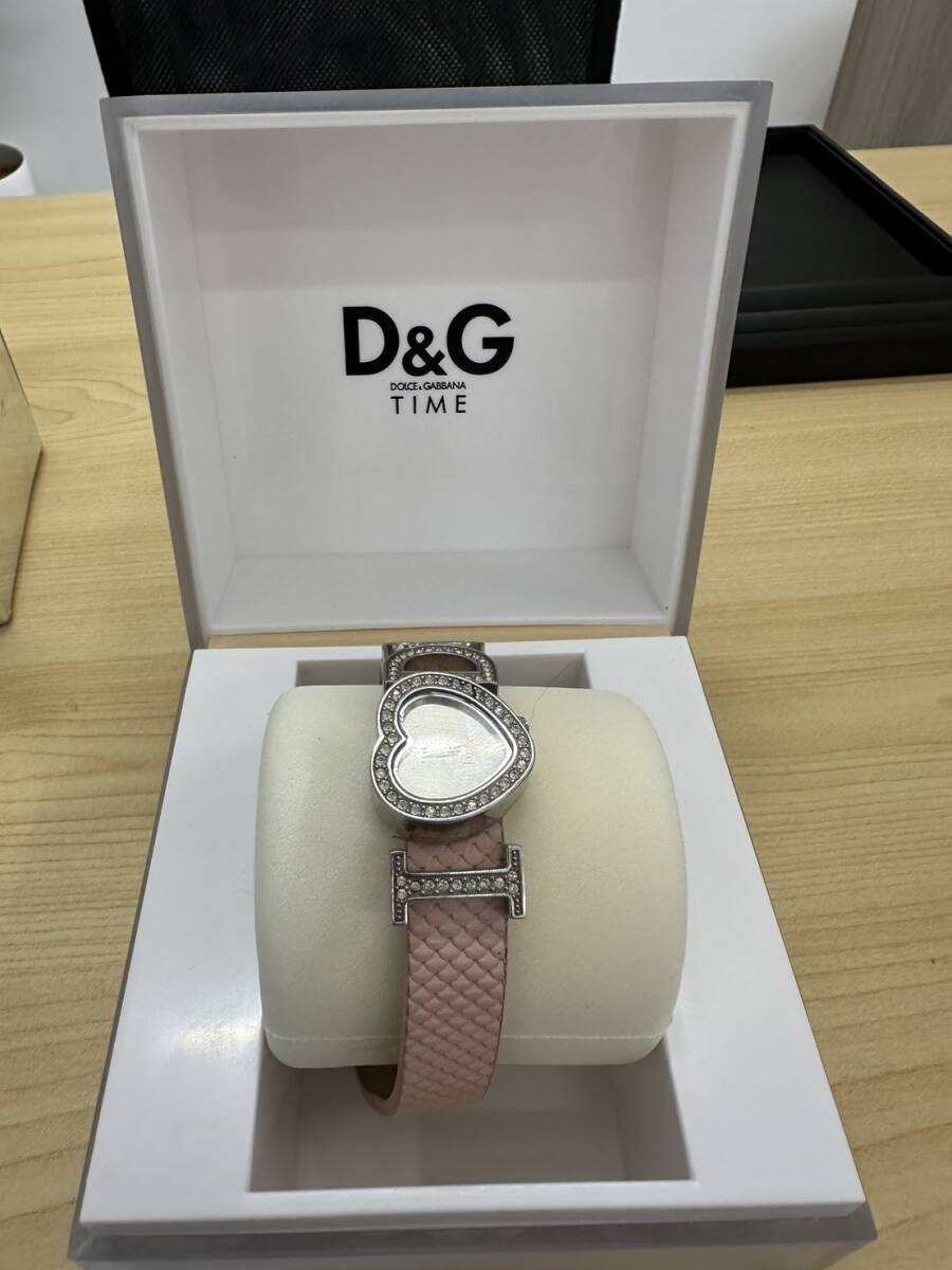 ジャンク品  Dolce & Gabbana ドルチェ&ガッバーナ 腕時計 クォーツ レディース ハート型の画像2