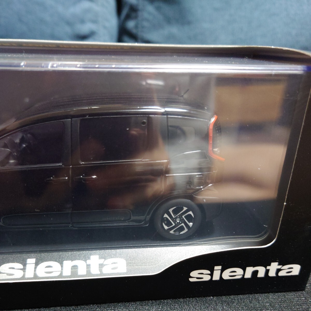 新型 シエンタ Sienta 1/30 カラーサンプル TOYOTA ディーラー ミニカー 1:30 トヨタの画像3