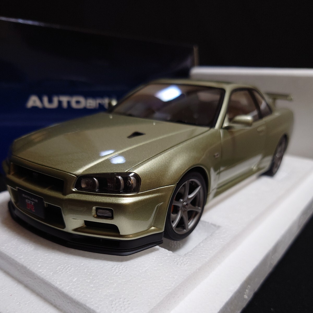 オートアート 1/18 スカイライン GT-R R34 _画像2