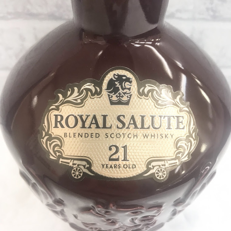 ★未開栓★ ★古酒★ ROYAL SALUTE ロイヤルサルート21年 赤陶器ボトル 700m 40度 1,419g箱あり_画像2