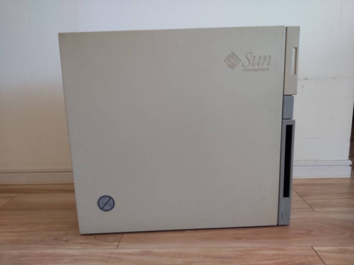 【ジャンク・Junk】Sun Microsystems Ultra 60, CPU:UltraSPARC II 450MHz×2 メモリ:2048M HDD:36G×2 他付属品アリ，電源は入りましたの画像5