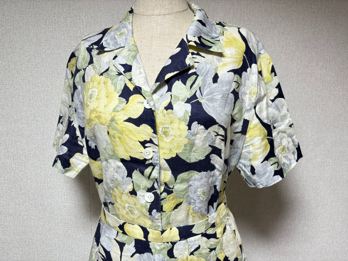 d1554* retro / Vintage * Burberry zBurberryslinen setup / blouse & skirt 9AR navy blue × yellow 