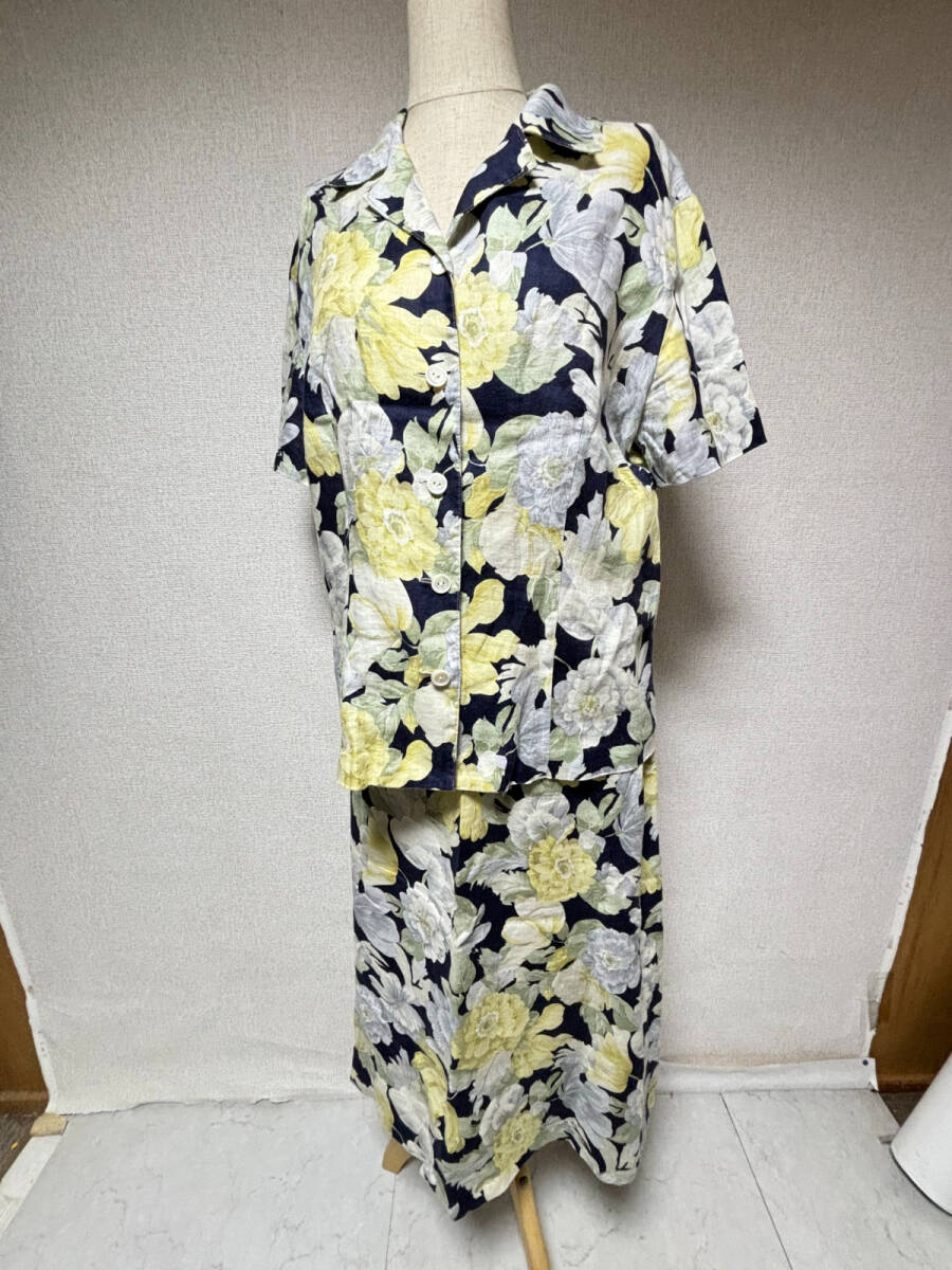 d1554* retro / Vintage * Burberry zBurberryslinen setup / blouse & skirt 9AR navy blue × yellow 