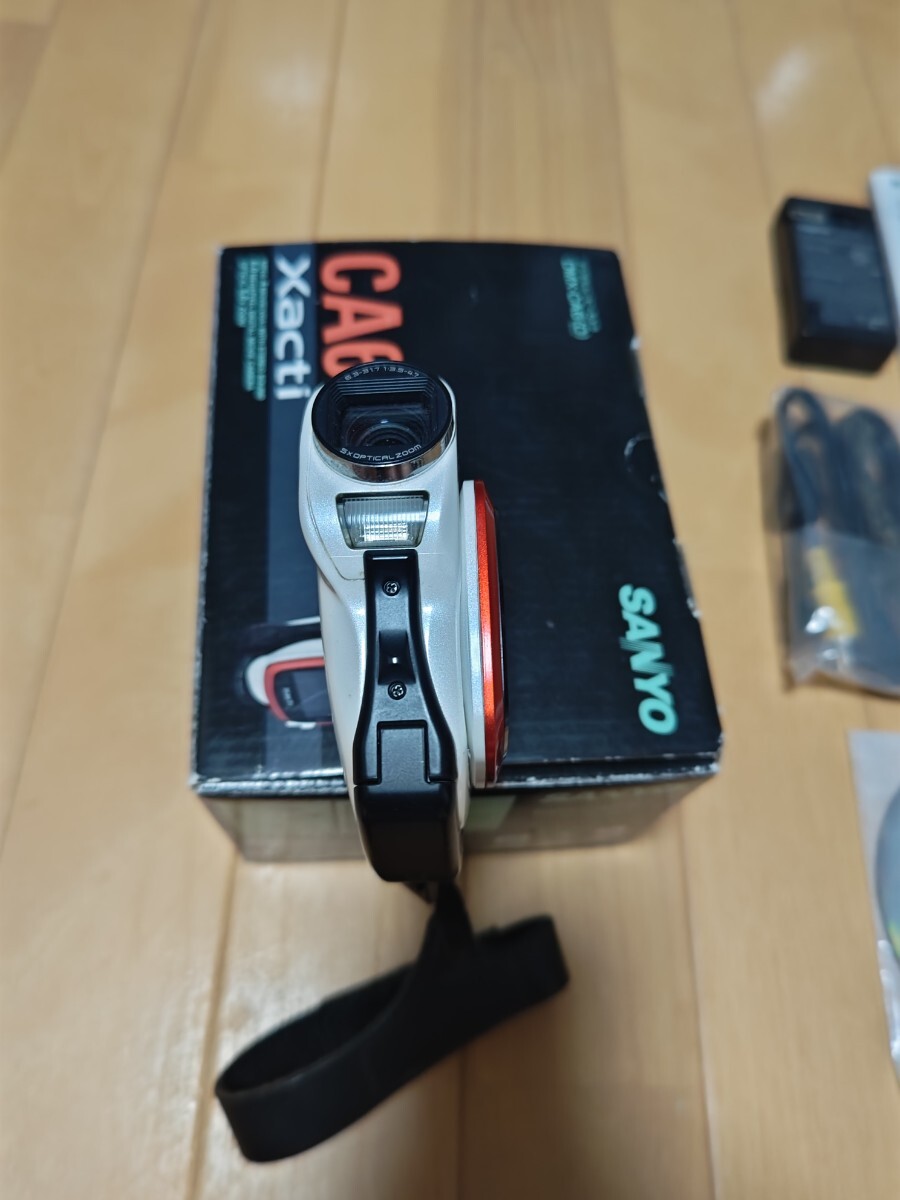 SANYO Xacti DM-CA6 Sanyo The kti водонепроницаемый видео камера 3000 иен ... немного старый поэтому б/у товар пожалуйста.