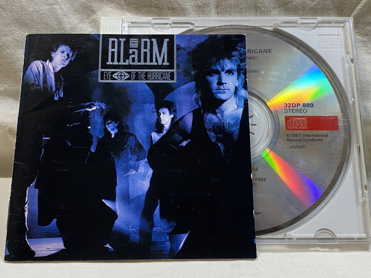 THE ALARM - EYE OF THE HURRICANE 32DP889 国内初版 税表記なし3200円盤 日本盤 廃盤の画像1