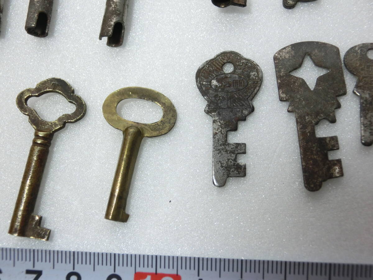 古い 鍵 和鍵 南京錠など　まとめて20本　コレクション アンティーク 昭和 レトロ　_画像6